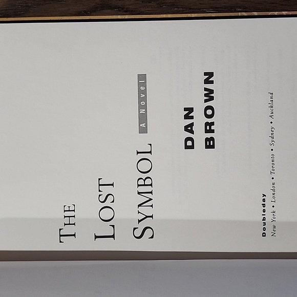 The Lost Symbol by Dan Brown - Picture 2 of 6